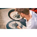 AKUMUL. ZRAČNA TLAČILKA BOSCH DIY UNIVERSALPUMP 1X 18V 2,5AH + POLNILEC – zracna tlacilka