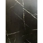 Dnevni regal KANSAS je prefinjenega videza. Regal ima stenski panel z elegantnim videzom, v kombinaciji črnega marmorja ter lamel v hrast barvi. Tv omarica