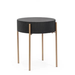 Klubska mizica DARCY je elegantna priročna miza, ki je primerna za vsak prostor. Mizna plošča je narejena iz mdf-ja z kovinskimi nogami. Material: MDF
