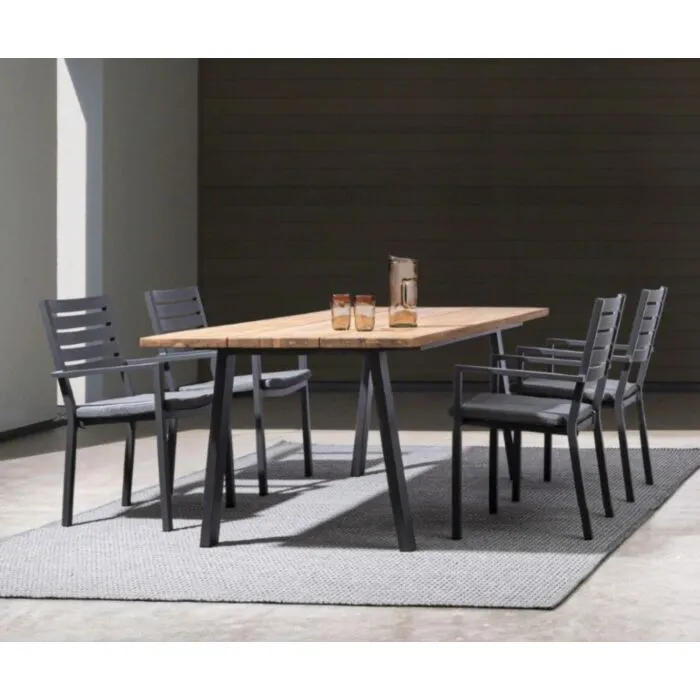 Miza OSLO 160X90 - FSC Miza OSLO 160X90 - FSC, mizna plošča je izdelana iz kakovostnega akacijevega lesa FSC 100%, obdelano z oljnim premazom, ki poudari naravno teksturo. Mizno