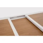 Raztegljiva miza HILIJA 140-210X77 bela, je aluminijasta, s prašno barvanim ogrodjem in ploščo iz aluminijastih letvic v imitaciji lesa. Opremljena je z