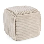 Tabure CUBE taupe je izdelan iz MDF-ja, ki tabureju zagotavlja stabilnost. Prevleka je iz poliestra z izgledom žameta. Pleteni detajli tabureju dodajo poseben