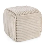Tabure CUBE taupe je izdelan iz MDF-ja, ki tabureju zagotavlja stabilnost. Prevleka je iz poliestra z izgledom žameta. Pleteni detajli tabureju dodajo poseben