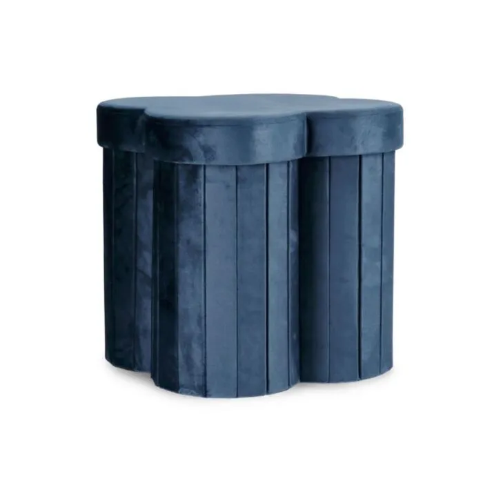Tabure JOCELYN 3 moder Tabure JOCELYN 3 moder je eleganten kos pohištva, ki popestri vsak prostor. Struktura tabureja je iz MDF. Oblazinjenje je izdelano iz poliuretanske pene, ki