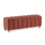 Tabure ZORA opečnata, ima konstrukcijo izdelano iz MDF-ja in vezanega lesa. Oblazinjenje iz poliestra z elegantnim boucle učinkom, mehko na otip in