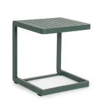 Vrtna miza KONNOR 40 x 40 je elegantna in kakovostna. Zaradi njene oblike je priročna in funkcionalna. Narejena je iz aluminija s prašnim barvanjem -