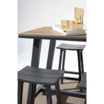 Zunanja barska miza SKIPPER 131X73 antracit, sodoben in eleganten dizajn združuje trpežen prašno barvan aluminijast okvir s poliestrsko zaščito, ter mizno