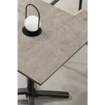 Zunanja miza CLARET 70X70, miza je izdelana iz prašno barvanega aluminija s poliestrsko zaščito ter mizno ploščo iz vzdržljivega HPL - ja debeline 5 mm,