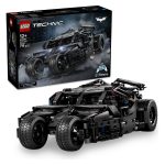 LEGO® Technic Batmobile™ Tumbler (42239) Z daljinsko vodenim avtomobilom se lahko oboževalci preizkusijo za volanom Batmanovega vozila. Poustvari svoje najljubše prizore iz filmske trilogije Viteza teme in preizkusi vozilo ikoničnega superjunaka. Z aplikacijo CONTROL+ lahko otroci usmerjajo vozilo