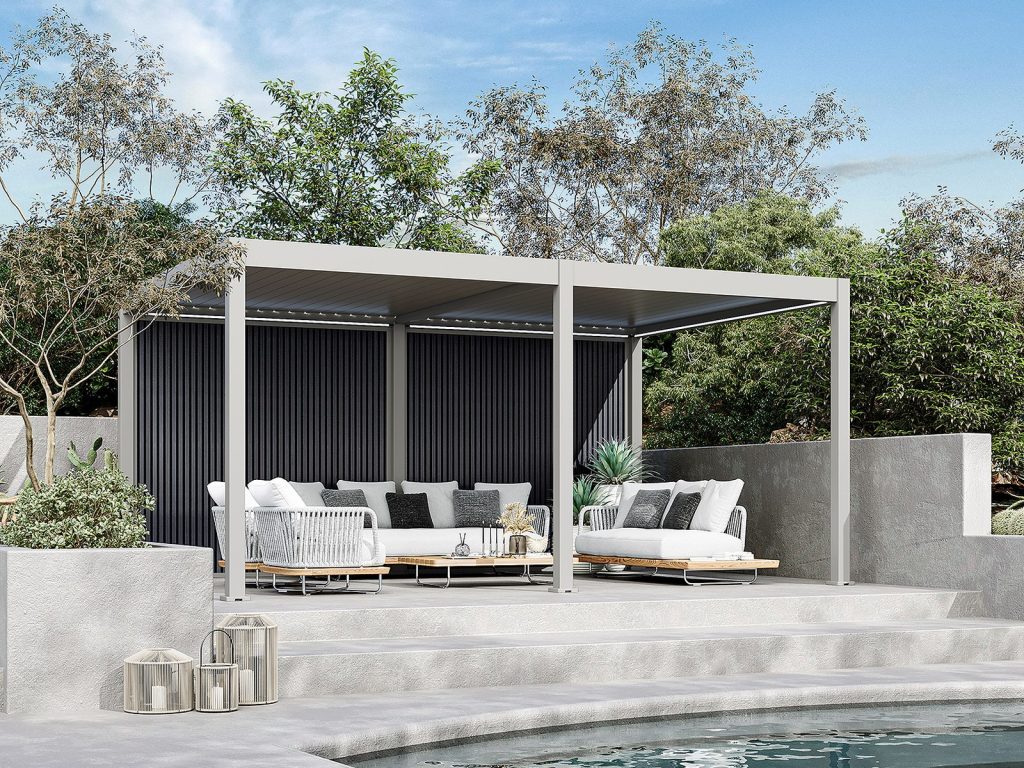 Pergola Antares z WPC steno v antracitu ob bazenu