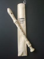 Yamaha blok flavta sopran YRS 23 - Blok flavta Yamaha, sopranska z nemškim prijemom, plastična - primerna za začetnike, z odličnim zvokom. Bel plastični