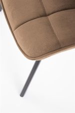 Jedilni stol K332 je dobavljiv v bež barvi. Noge stola so iz kovine prašno barvane. Dimenzija: - Š:46/G:61/V:84 cm, Material: - velvet tkanina BLUVEL 28 -