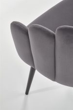 Jedilni stol K410 je dobavljiv v sivi barvi. Noge stola so iz kovine prašno barvane. Dimenzija: - Š:65/G:62/V:85 cm, Material: - tkanina - kovina