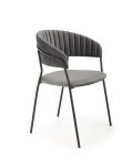 Jedilni stol K426 črn je dobavljiv v sivi barvi. Noge stola so iz kovine prašno barvane. Dimenzija: - Š:57/G:54/V:79 cm, Material: - tkanina BLUVEL 14 -
