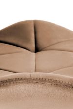 Jedilni stol K453 je dobavljiv v bež barvi. Noge stola so iz kovine prašno barvane. Dimenzija: - Š:48/G:53/V:86 cm Material: - tkanina velvet BLUVEL 28 -