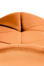 Jedilni stol K453 je dobavljiv v cimet barvi. Noge stola so iz kovine prašno barvane. Dimenzija: - Š:48/G:53/V:86 cm Material: - tkanina velvet BLUVEL 4215 -