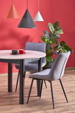 Jedilni stol K589 je dobavljiv v sivi barvi. Noge stola so iz kovine prašno barvane. Dimenzija: - Š:50/G:63/V:87 cm, Material: - tkanina velvet BLUVEL -