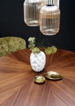 Okrogla jedilna miza CALDO, miza je izdelana iz MDF ter naravnega furnirja. Miza je v barvi oreha. Barva: oreh Material: MDF naravni furnir Dimenzija: FI: 120