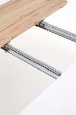 Raztegljiva jedilna miza CALIBER, mizna plošča je izdelana iz lakiranega MDF-ja ter laminiranega MDF-ja, v hrast sanremo barvi. Noge so iz barvanega jekla v