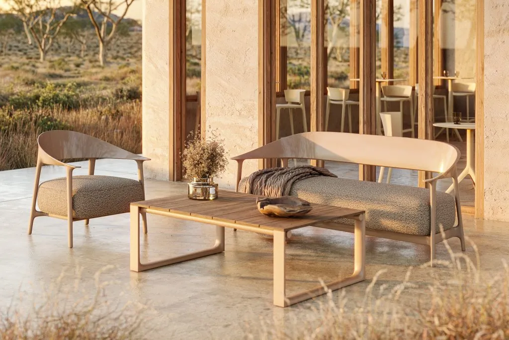 Gostinske garniture za terase AFRIKA SOFA XL Kolekcija pohištva Vondom's Africa, ki jo je oblikoval Eugeni Quitllet, ujame bistvo preprostosti in izvirnosti. Z izdelki, ki združujejo lepoto in funkcionalnost, je Africa idealna za tiste, ki iščejo elegantno in udobno vrtno pohištvo. »Najpreprostejše stvari so najbolj izvirne ... Najbolj izvirno je biti preprost ...«, izjavlja oblikovalec in s tem povzema filozofijo te kolekcije.